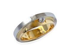Ring in Platin 950 und Gold 750 mit Brillant und Princess-Cut-Diamant